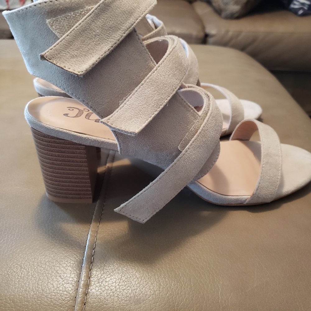 JG SHOES BEIGE STRAPPY SANDALS